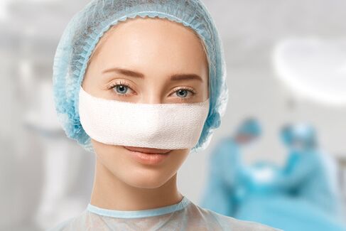 Verband, der während der Rehabilitation nach einer Nasenkorrektur an der Nase befestigt wird.